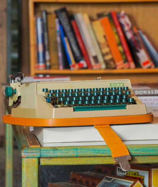 Machine à écrire portative Erika, années 1970