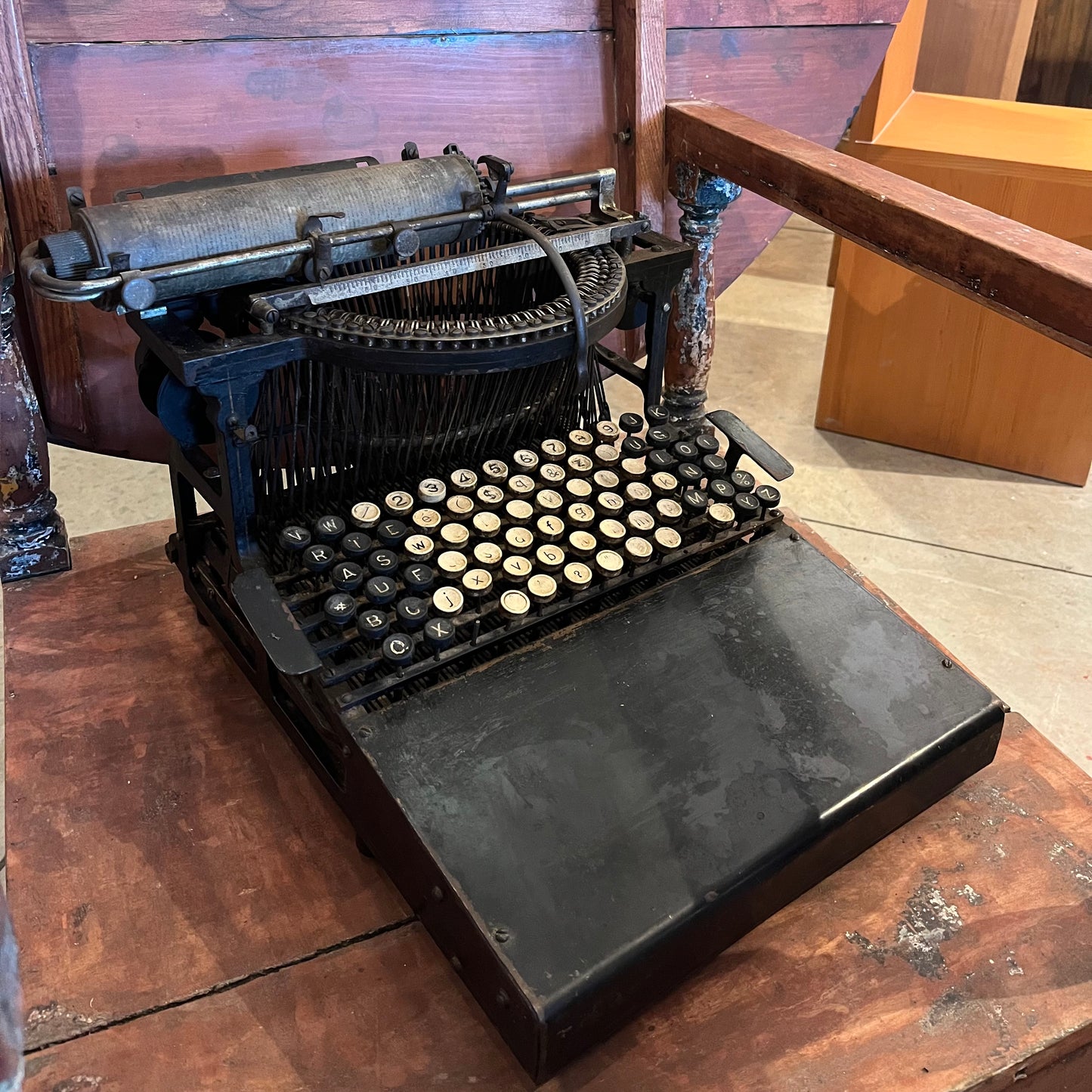 Machine à écrire Caligraph 2 par American Writing Machine Company, 1882.